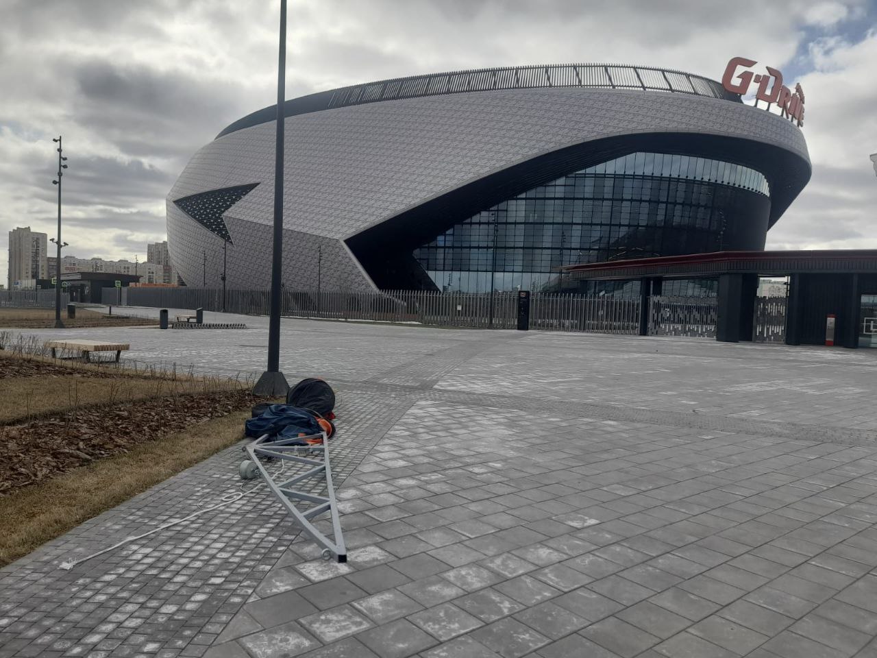 Рухнувшей на Омск металлической конструкцией оказалась футболка «Авангарда» Рухнувшей на Омск металлической конструкцией оказалась футболка «Авангарда»