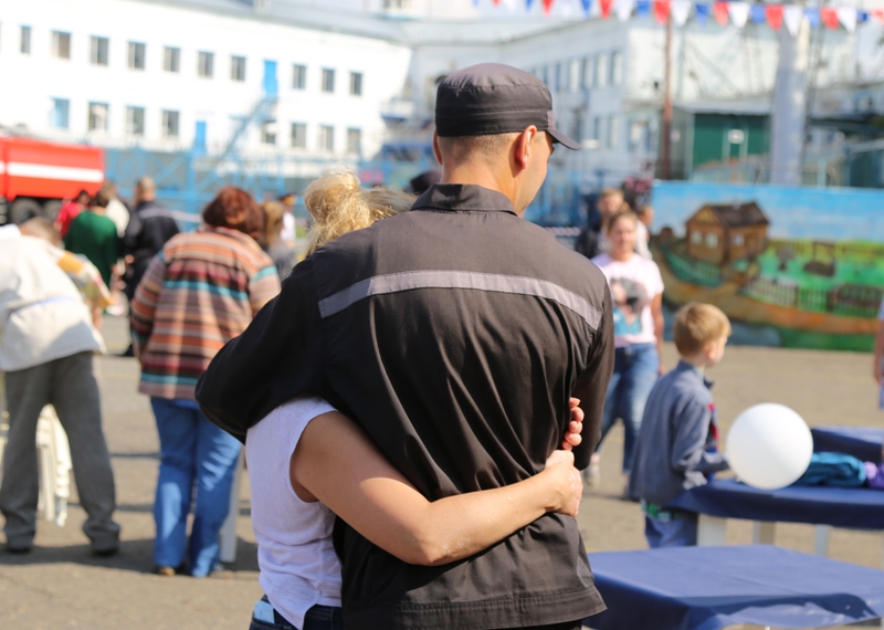 А в тюрьме сегодня шашлыки: как в омской колонии № 6 встречали ревизора