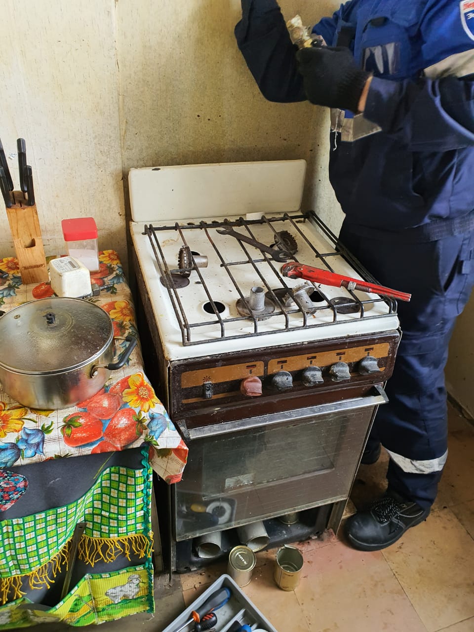 В Амурском поселке Омска выбило стекла в доме из-за газового хлопка В Амурском поселке Омска выбило стекла в доме из-за газового хлопка