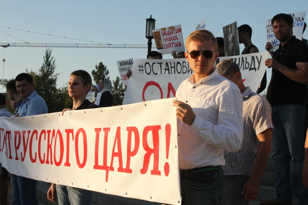 Стояние против «Матильды»: омичи пришли на молебен в поддержку памяти Николая II и защиту православных ценностей Стояние против «Матильды»: омичи пришли на молебен в поддержку памяти Николая II и защиту православных ценностей