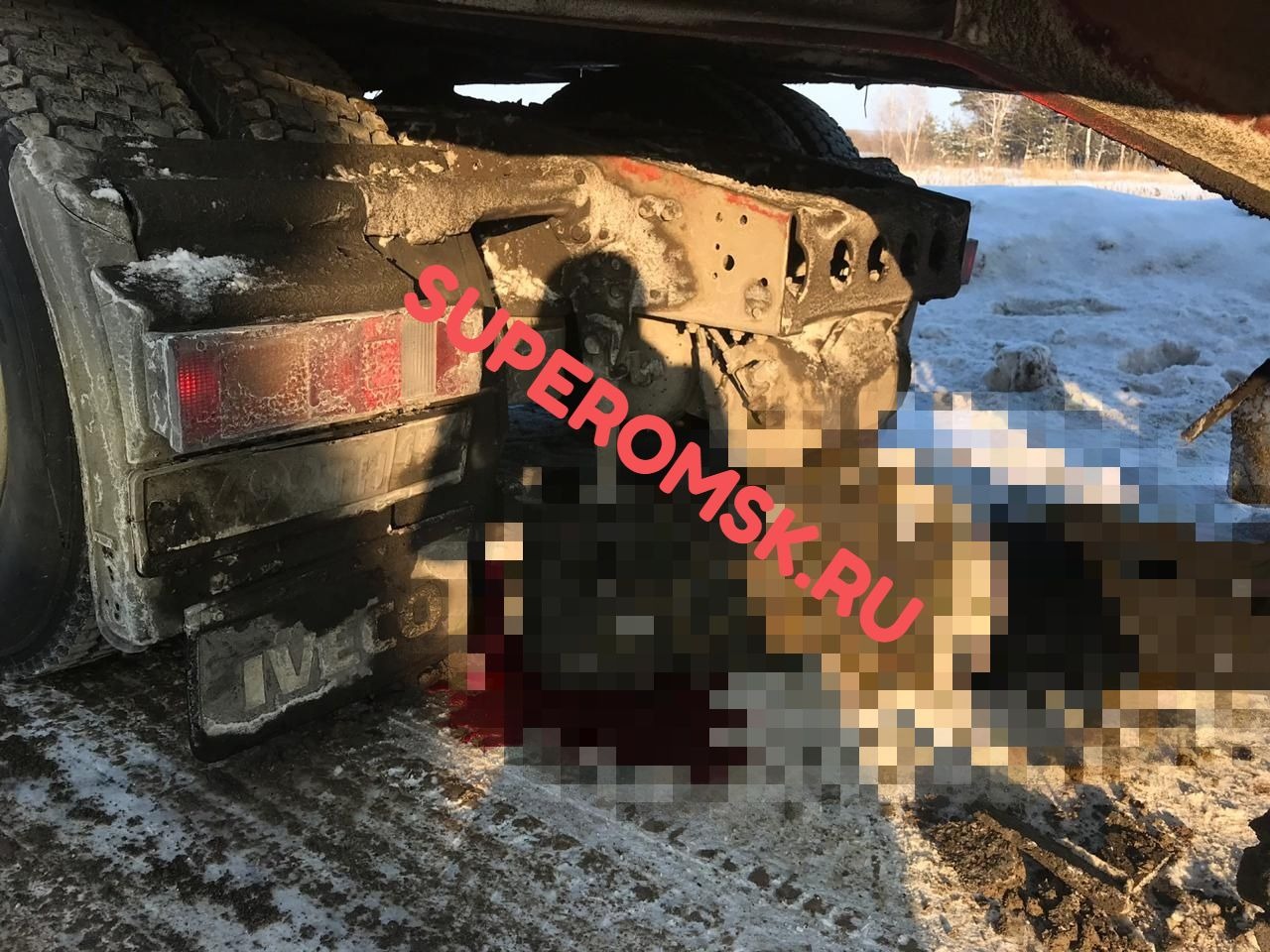 В Омской области дальнобойщик погиб под полуприцепом грузовика В Омской области дальнобойщик погиб под полуприцепом грузовика