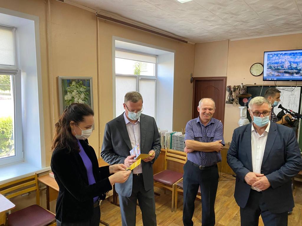 Оксана Фадина проконтролировала реализацию партпроектов в Тюкалинском районе Оксана Фадина проконтролировала реализацию партпроектов в Тюкалинском районе