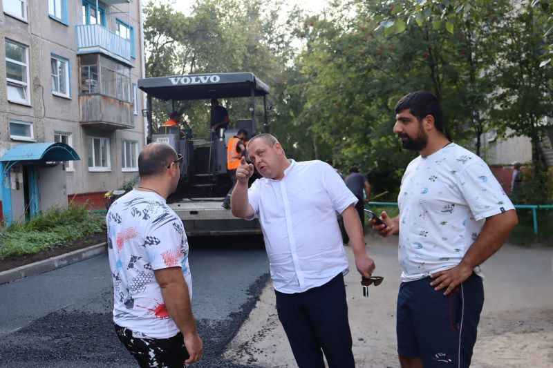 В Омске «Единая Россия» контролирует благоустройство дворов Центрального округа В Омске «Единая Россия» контролирует благоустройство дворов Центрального округа