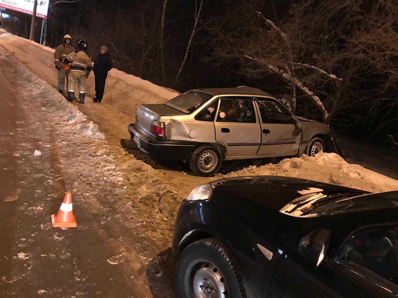 В столкновении трех иномарок на Красном Пути в Омске пострадали четыре человека В столкновении трех иномарок на Красном Пути в Омске пострадали четыре человека