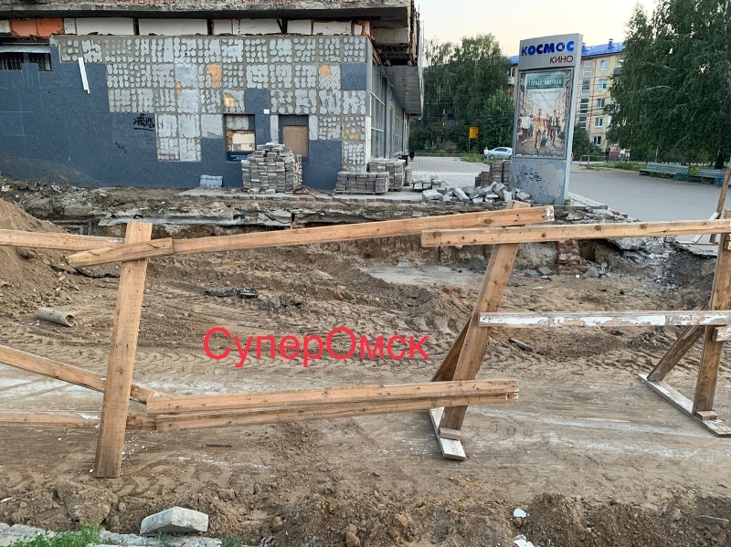 Что сейчас происходит с закрывшимся кинотеатром «Космос» в Омске?