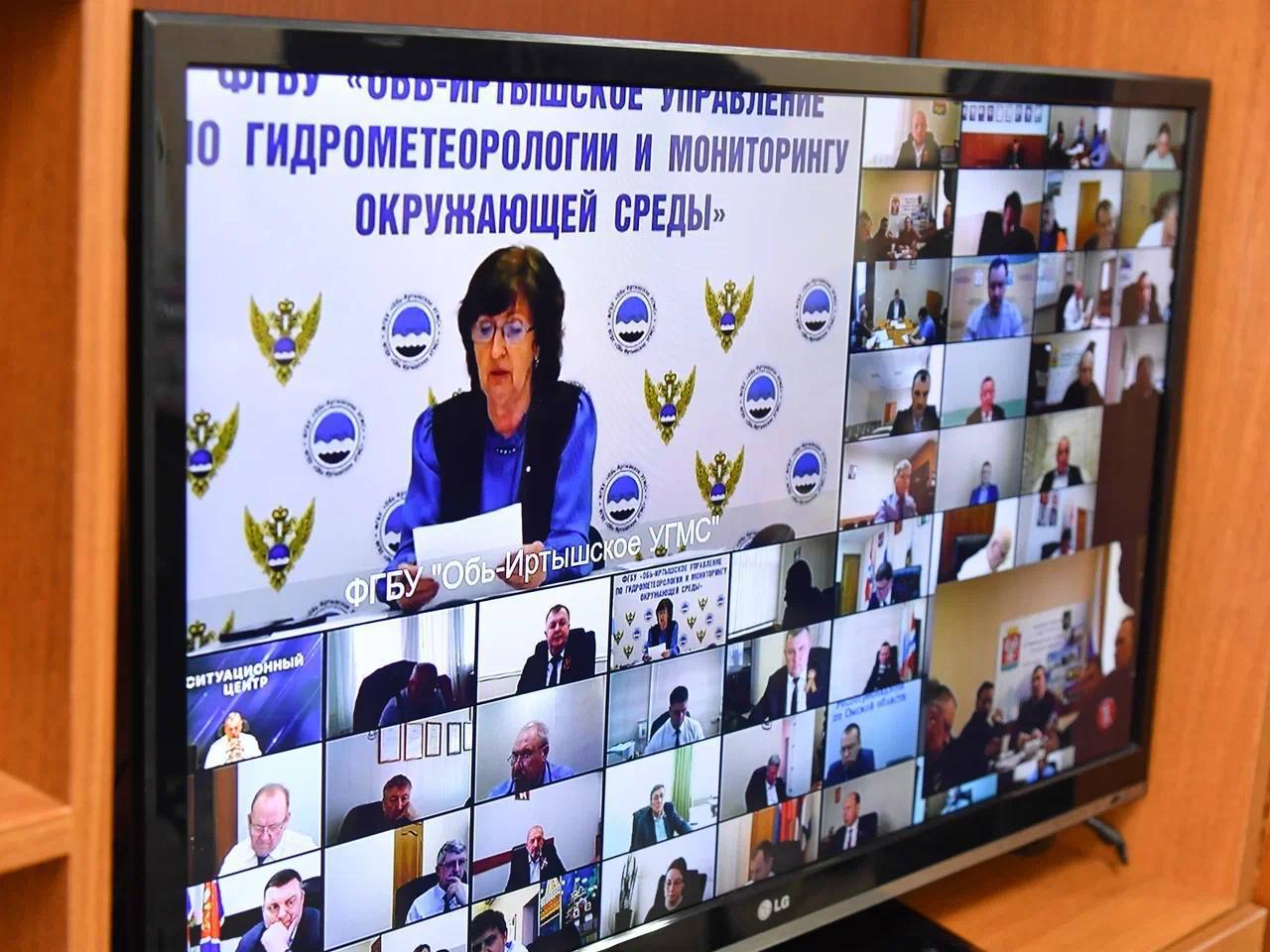 Омский губернатор Хоценко поставил ответственным допзадачи против паводка и пожаров