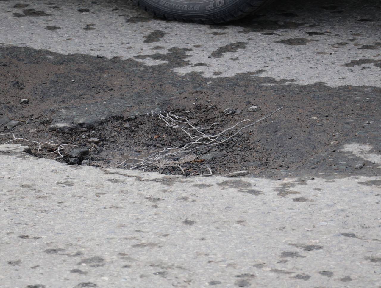 В ямах Фрунзенского моста Омска появились штыри