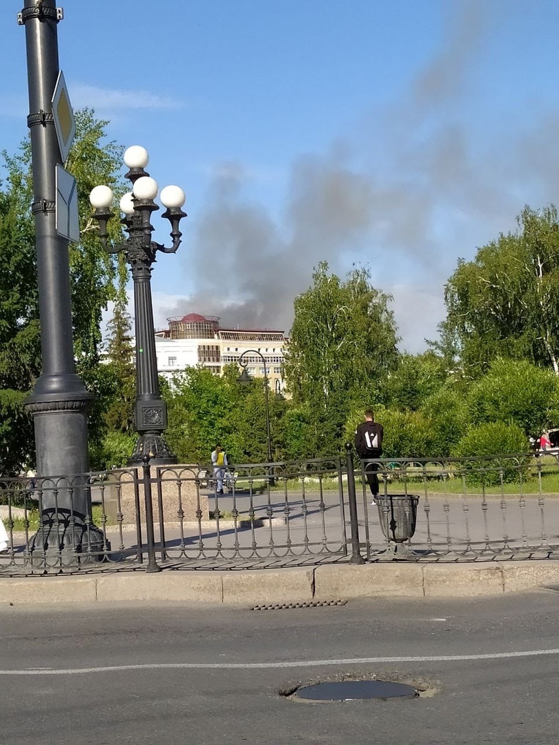 В центре Омска недалеко от КМХЦ серьезно горит частный сектор (обновлено) В центре Омска недалеко от КМХЦ серьезно горит частный сектор (обновлено)