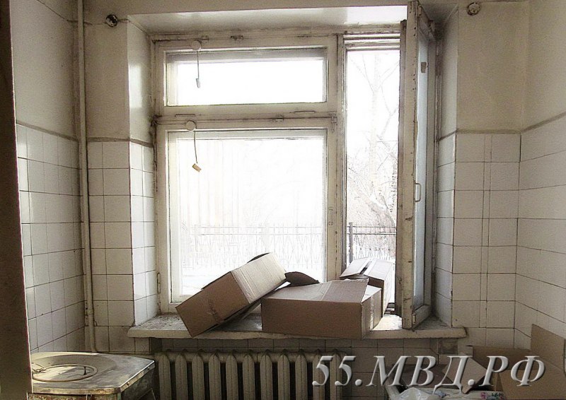 В Омске грабители украли у чиновников новогодние подарки В Омске грабители украли у чиновников новогодние подарки