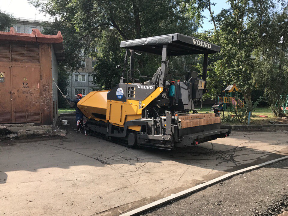 Назаров и Фролов лично оценили качество благоустройства омских дворов Назаров и Фролов лично оценили качество благоустройства омских дворов