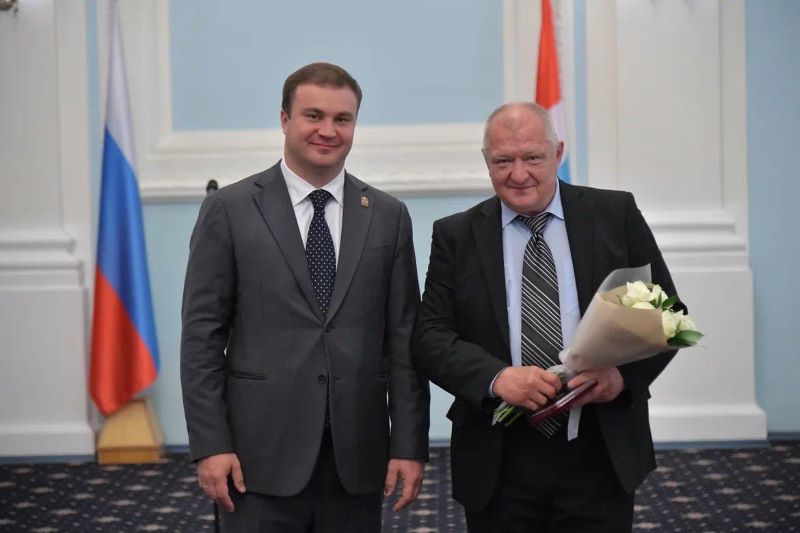 Кому в Омске губернатор Хоценко вручил госнаграды перед Днем России? Кому в Омске губернатор Хоценко вручил госнаграды перед Днем России?