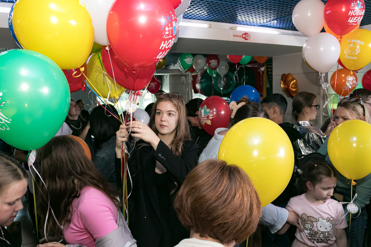 Фонд «Обыкновенное чудо» поздравил юных омичей с началом учебного года