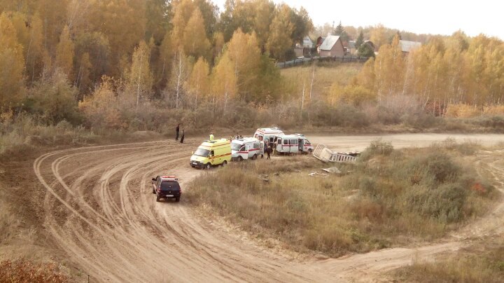 В Омске автомобиль влетел в двух судей на гонках В Омске автомобиль влетел в двух судей на гонках