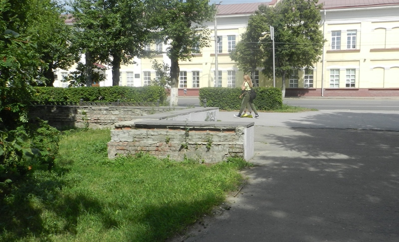 Городской сад в центре Омска: забытая комната в квартире с ремонтом за сотни миллионов рублей