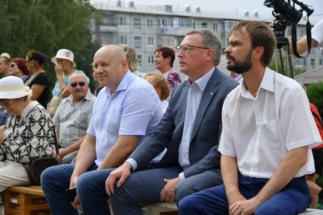 Губернатор Омской области приехал с поздравлениями на юбилей поселка Берегового Губернатор Омской области приехал с поздравлениями на юбилей поселка Берегового