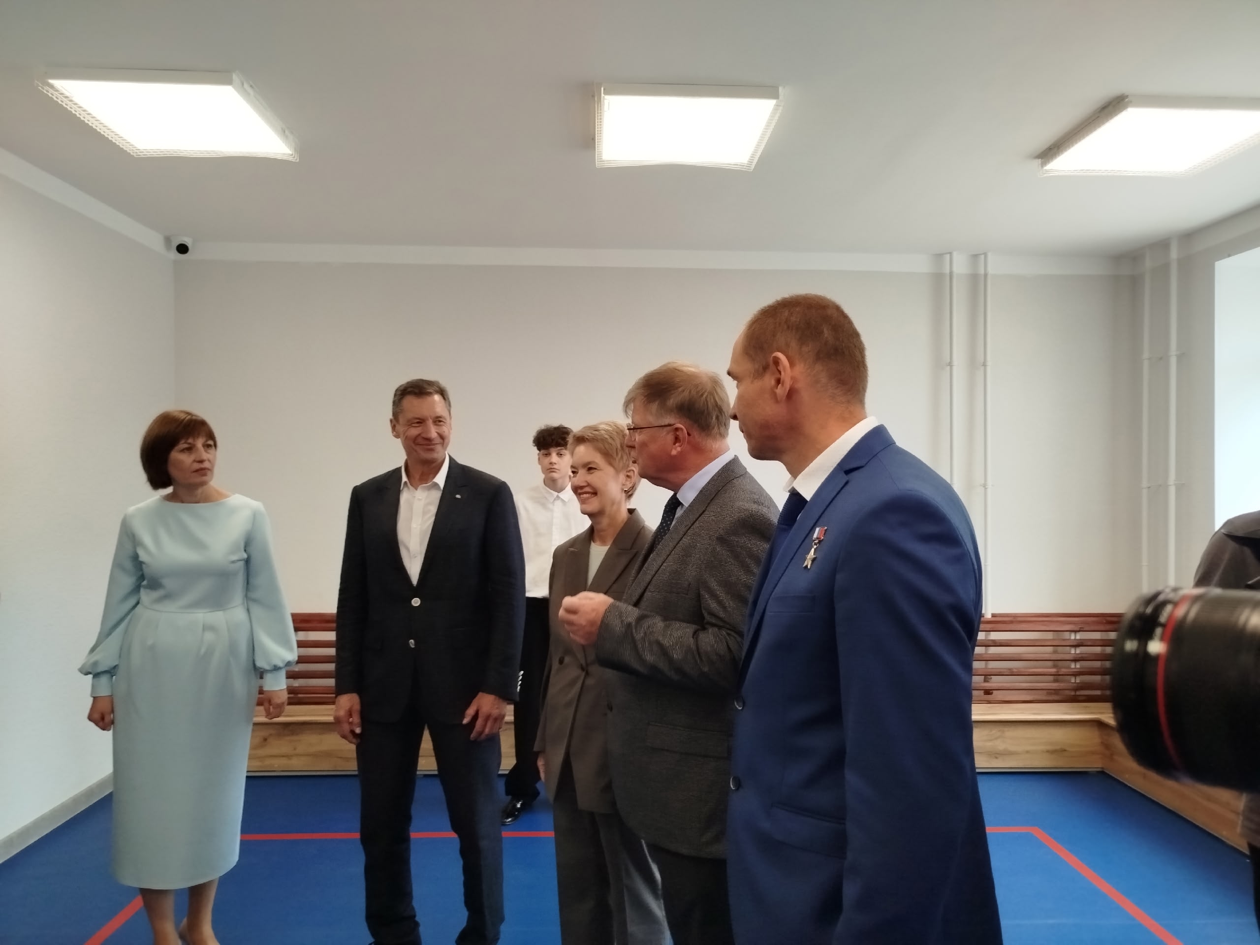 Владимир Корбут поприветствовал учеников новой начальной школы гимназии № 85 Владимир Корбут поприветствовал учеников новой начальной школы гимназии № 85