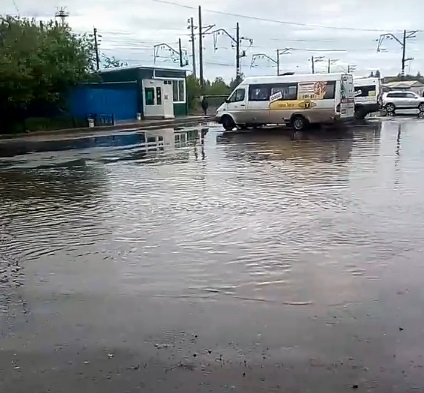 Горожане делятся фотографиями затопленного Омска после первого ливня Горожане делятся фотографиями затопленного Омска после первого ливня