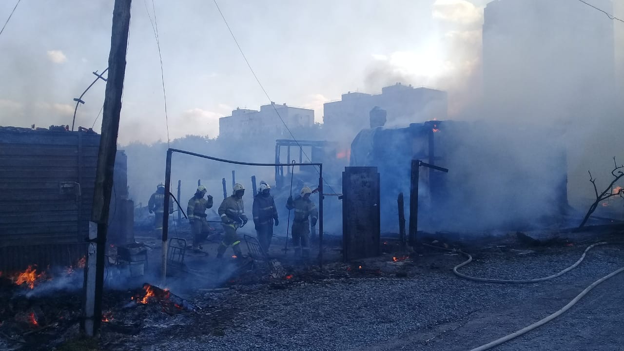 Стали известны подробности страшного пожара в частном секторе Омска Стали известны подробности страшного пожара в частном секторе Омска