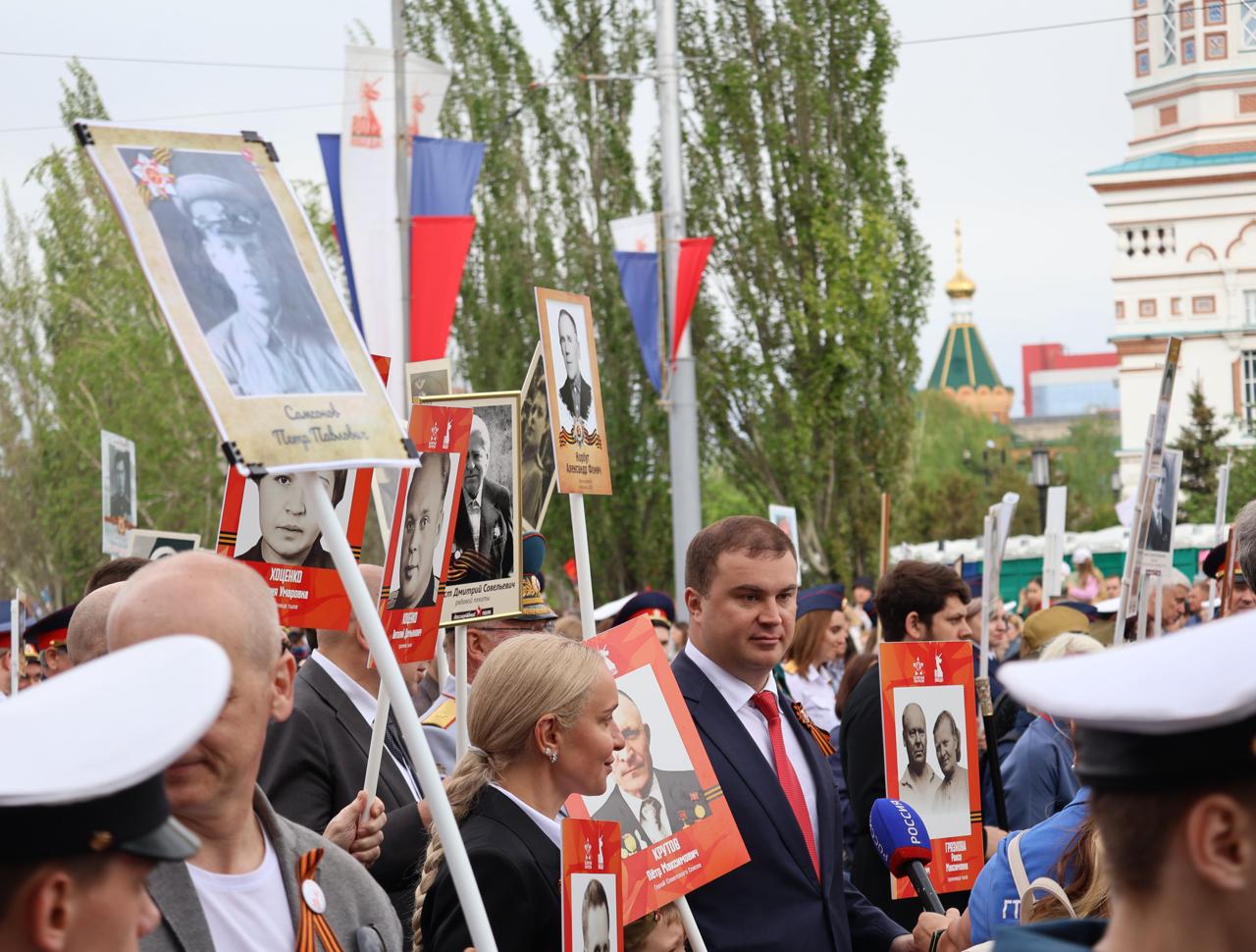 Хоценко рассказал о героях своей семьи на омском шествии «Бессмертный полк» Хоценко рассказал о героях своей семьи на омском шествии «Бессмертный полк»