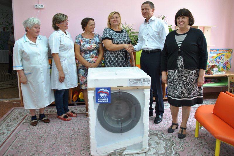 Беззубцев и Бойко задабривают избирателей стиральными машинами и скорыми? Беззубцев и Бойко задабривают избирателей стиральными машинами и скорыми?