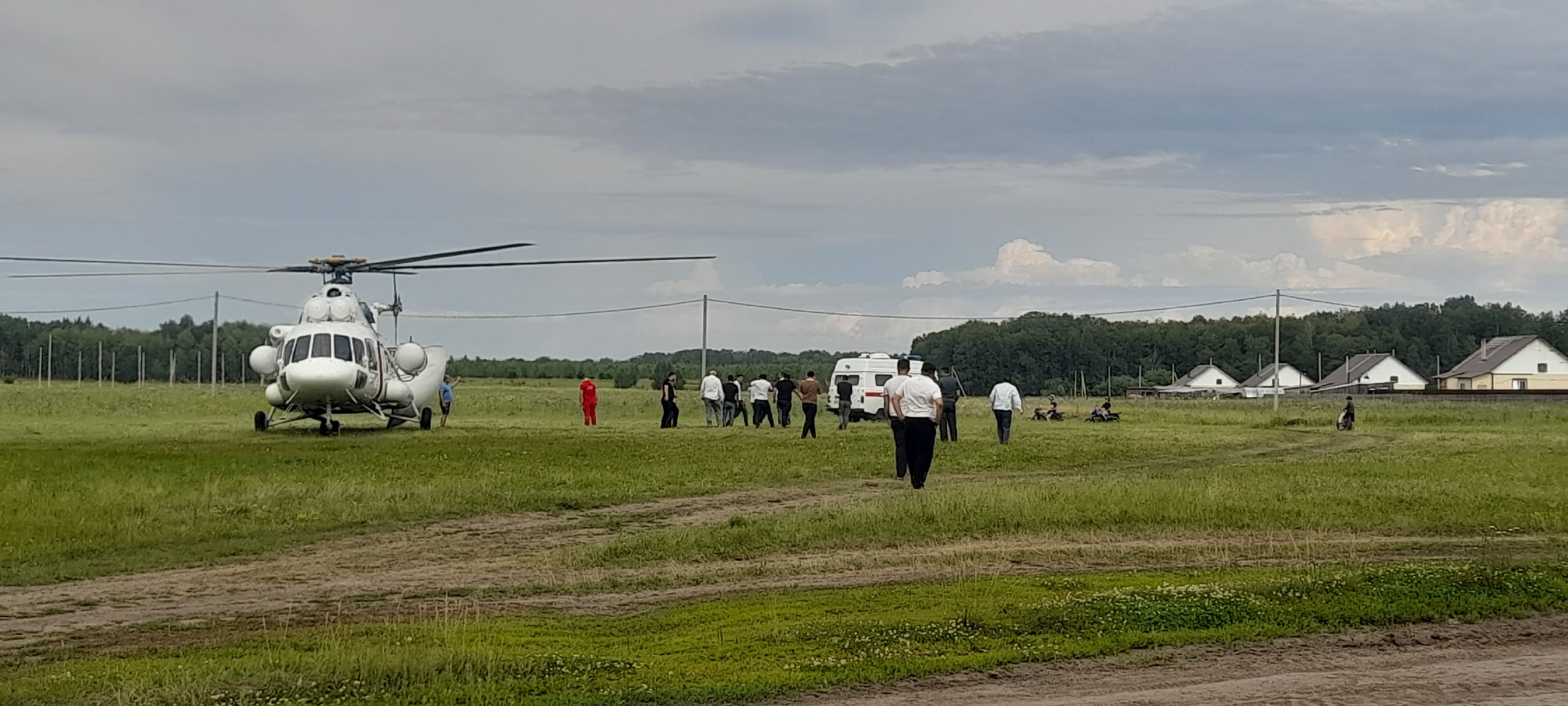 Лихачу прислали из Омска вертолет санавиации Лихачу прислали из Омска вертолет санавиации