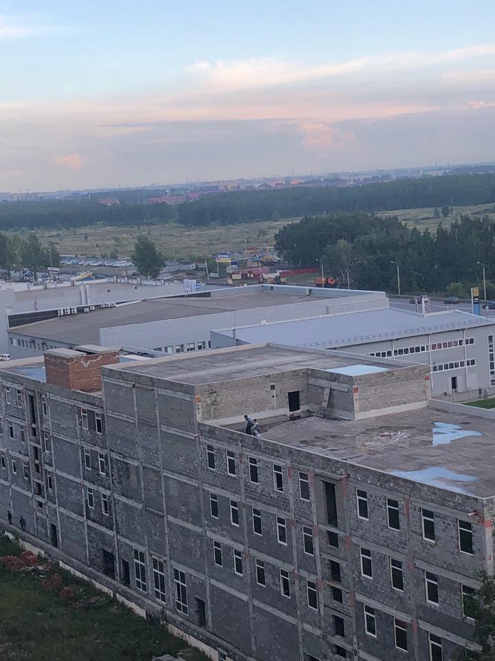 Омичи не хотят знать про детей, бегающих по крышам высоток Омичи не хотят знать про детей, бегающих по крышам высоток