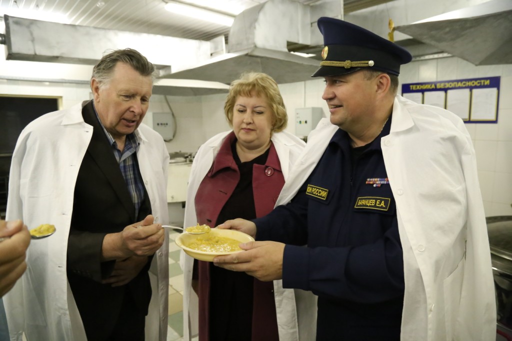Репортаж из женской тюрьмы: «50 оттенков персикового», кролики и солистки ансамбля «Ромэн» Репортаж из женской тюрьмы: «50 оттенков персикового», кролики и солистки ансамбля «Ромэн»
