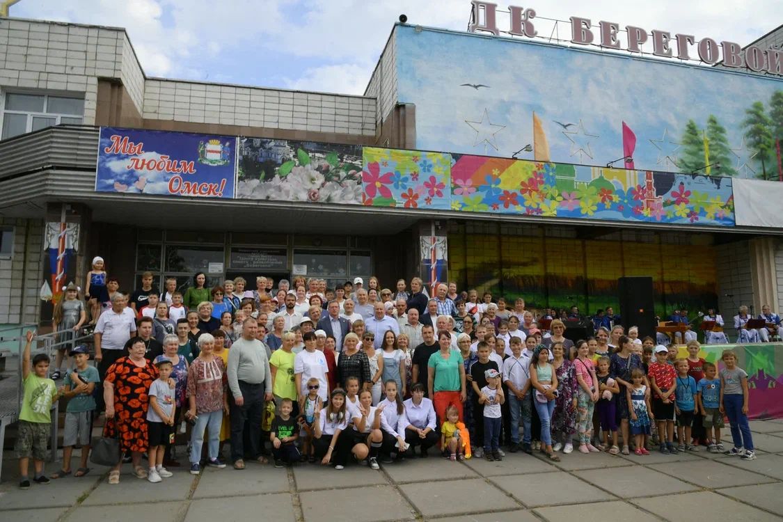 Губернатор Омской области приехал с поздравлениями на юбилей поселка Берегового Губернатор Омской области приехал с поздравлениями на юбилей поселка Берегового