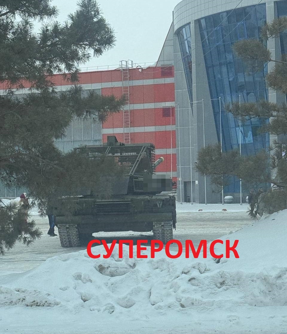 На Левобережье Омска замечена военная техника На Левобережье Омска замечена военная техника