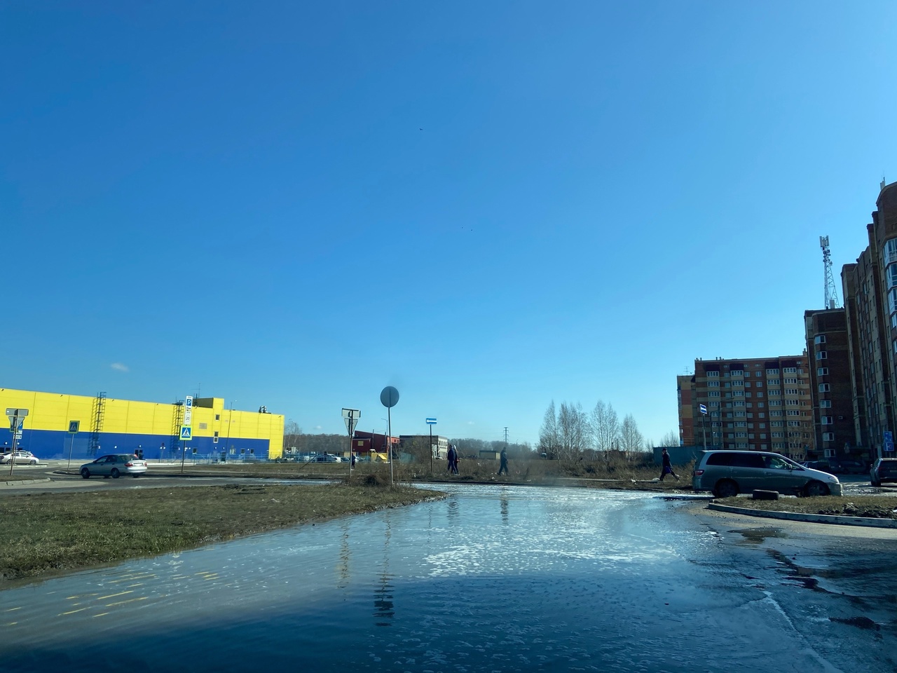 Появились снимки масштабного затопления на омской Московке Появились снимки масштабного затопления на омской Московке