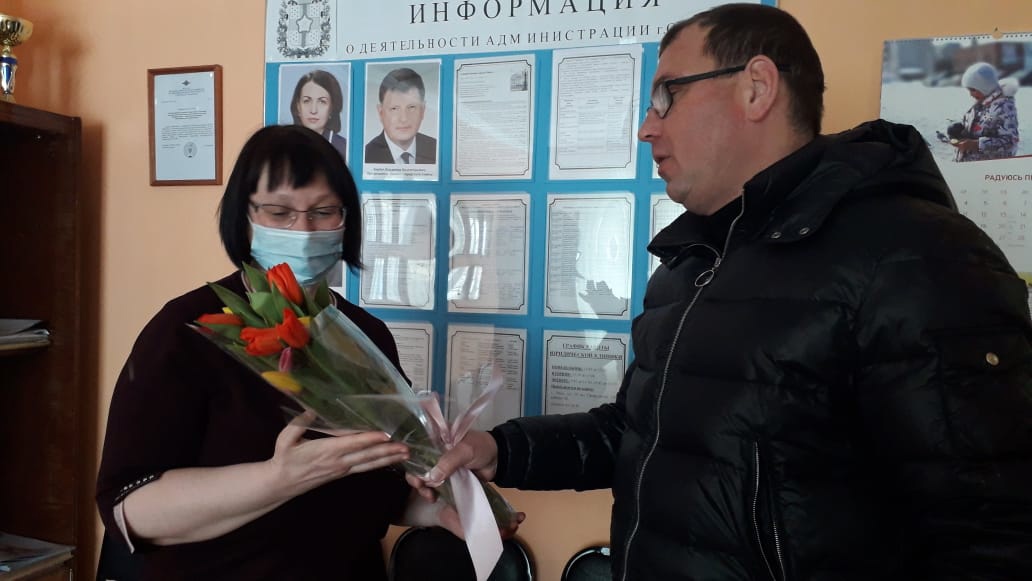Депутат Омского горсовета Дмитрий Сахань поздравил общественниц с Международным женским днем