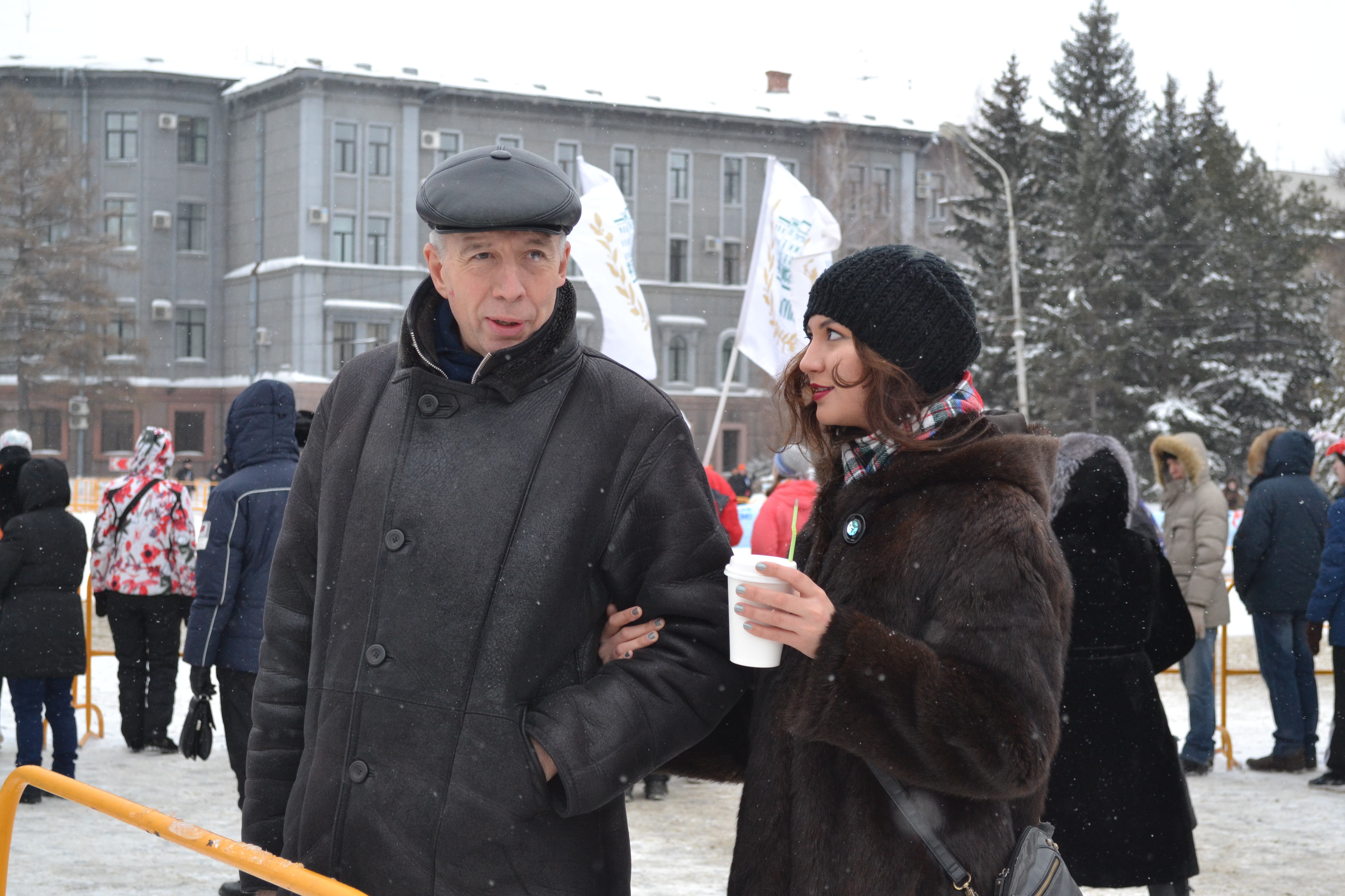 На 26-м Рождественском полумарафоне омичи могли увидеть фей, моржей и влюбленного Лихачева На 26-м Рождественском полумарафоне омичи могли увидеть фей, моржей и влюбленного Лихачева