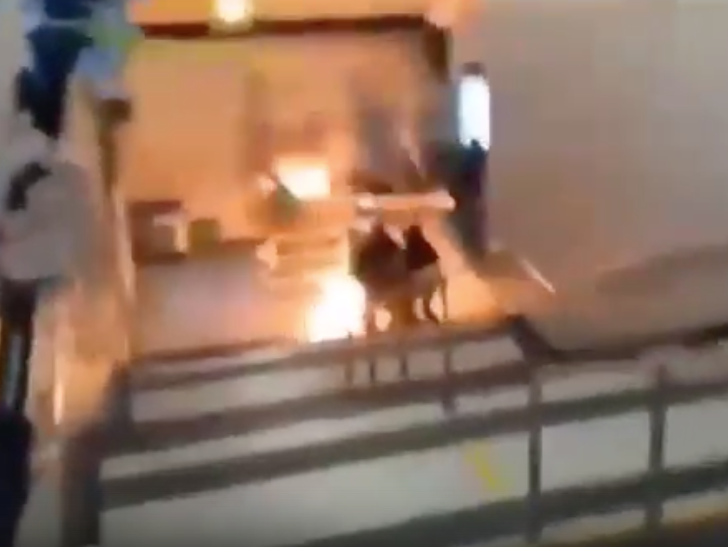 СВОДКИ С ФРОНТА: приступ Донецка и горящий Гонконг СВОДКИ С ФРОНТА: приступ Донецка и горящий Гонконг