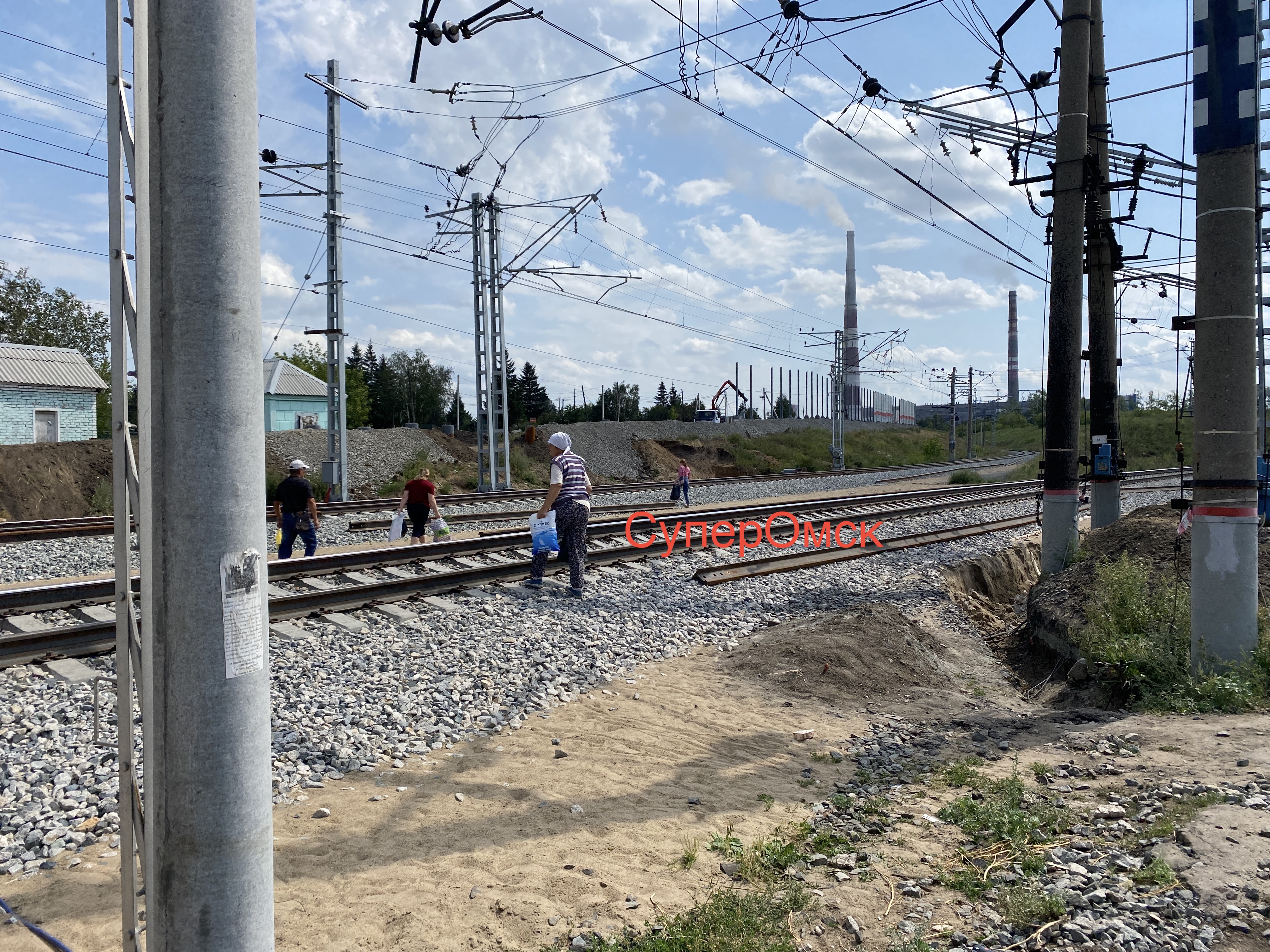 Cотням омичей перекрывают короткий путь к трем садоводствам Cотням омичей перекрывают короткий путь к трем садоводствам