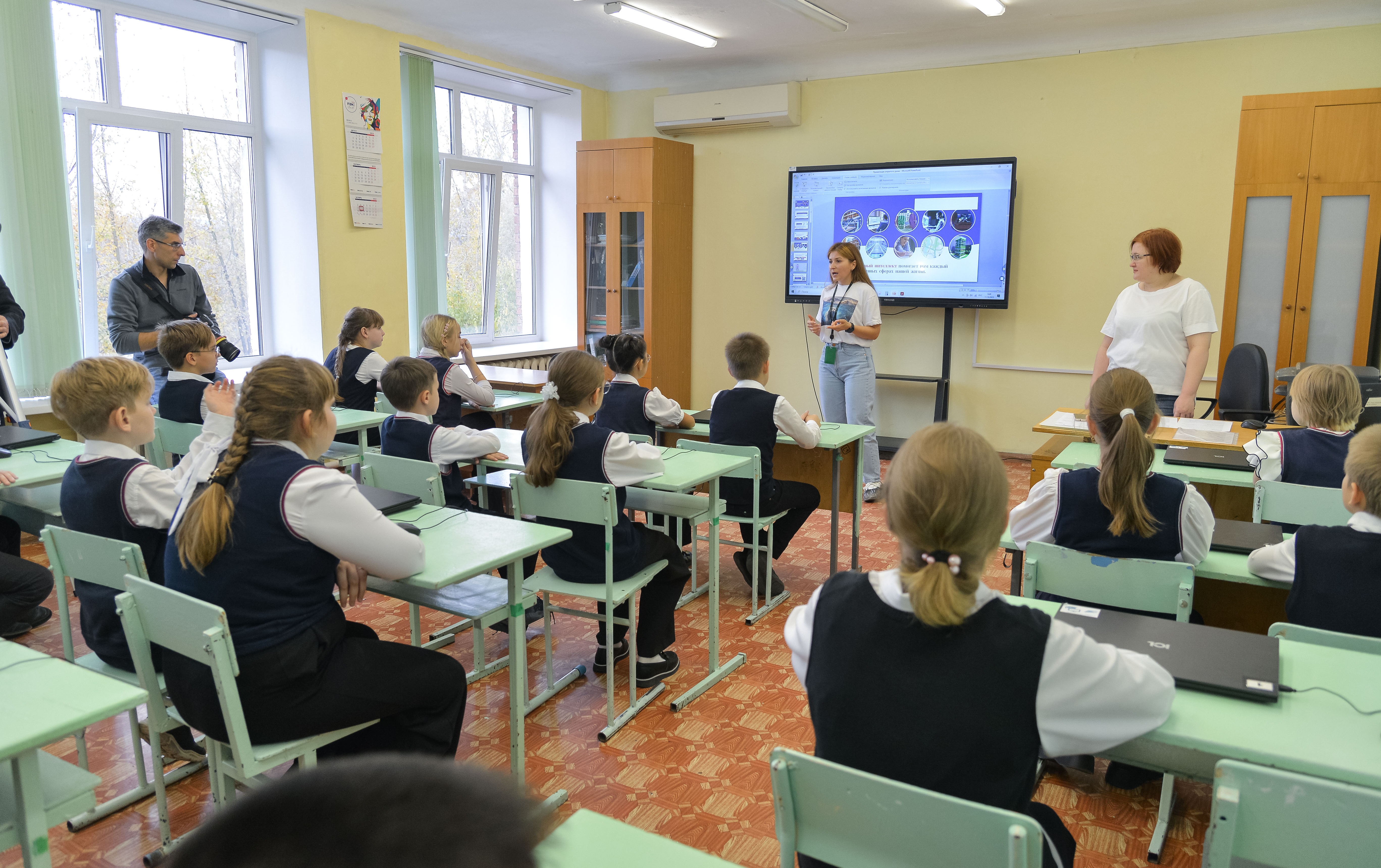 Омские пятиклассники сгенерировали котенка на Луне на «Уроке цифры» в школе № 17 Омские пятиклассники сгенерировали котенка на Луне на «Уроке цифры» в школе № 17