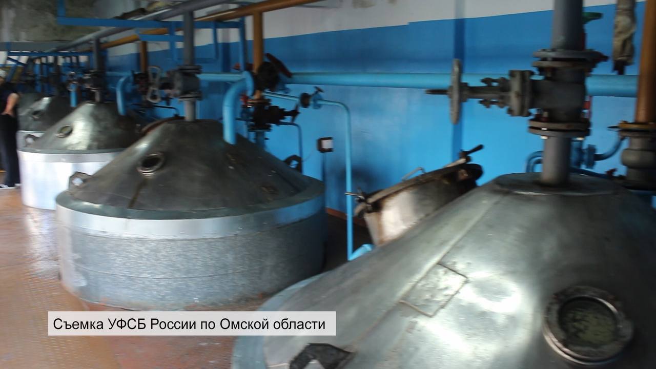 Появились кадры закрытия гигантского нелегального спиртзавода под Омском Появились кадры закрытия гигантского нелегального спиртзавода под Омском