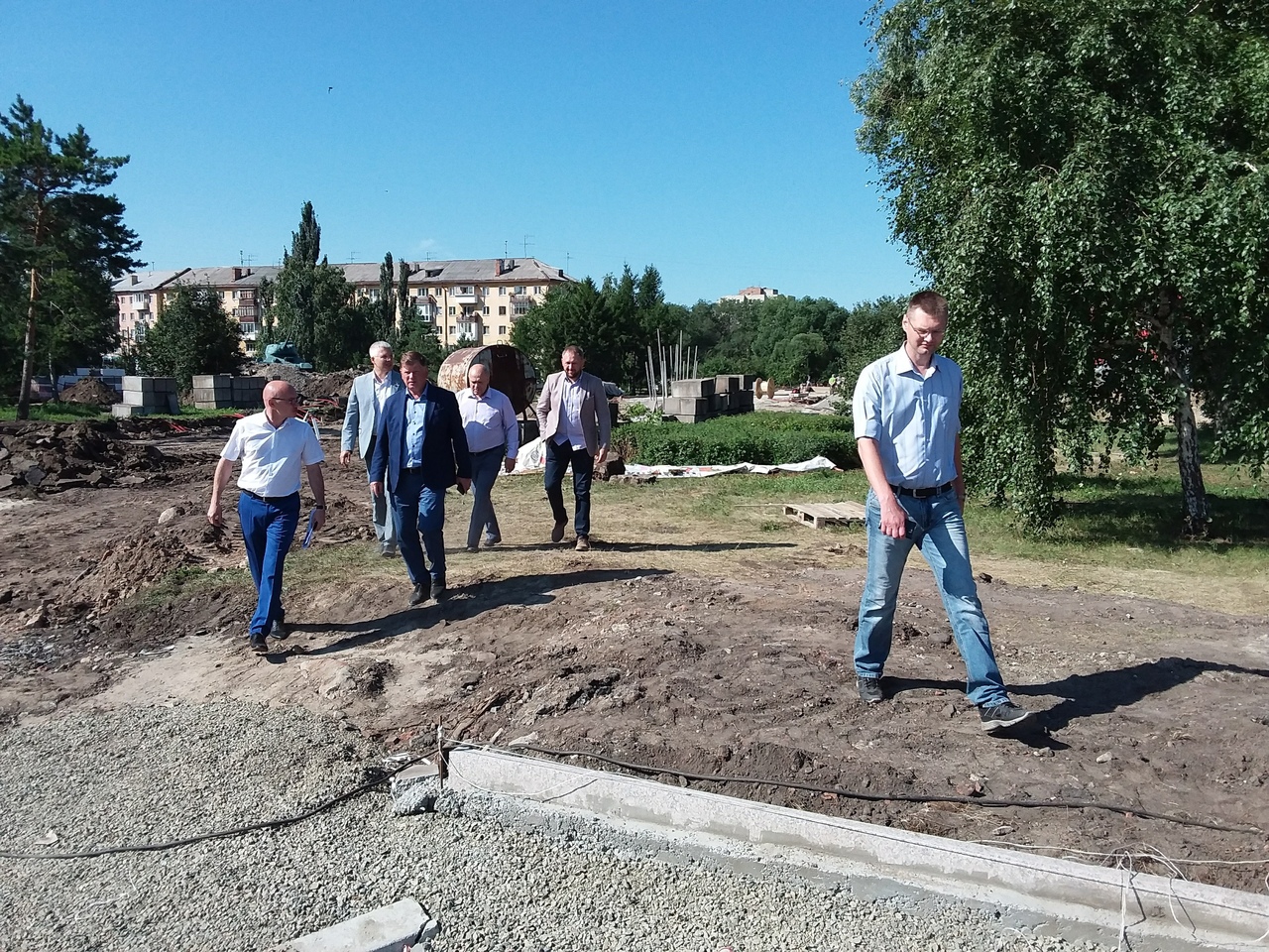 Омским депутатам продемонстрировали проект бульвара Победы с гранитными дорожками и фонтаном Омским депутатам продемонстрировали проект бульвара Победы с гранитными дорожками и фонтаном