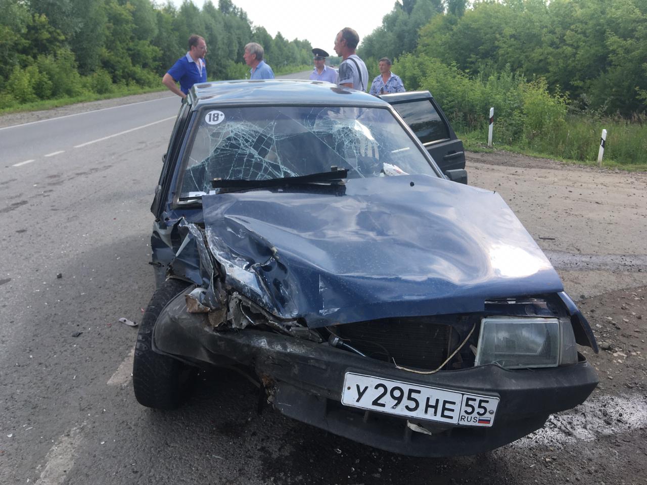 На пригородной омской трассе в столкновении ВАЗа и «Лады» пострадал 39-летний мужчина На пригородной омской трассе в столкновении ВАЗа и «Лады» пострадал 39-летний мужчина