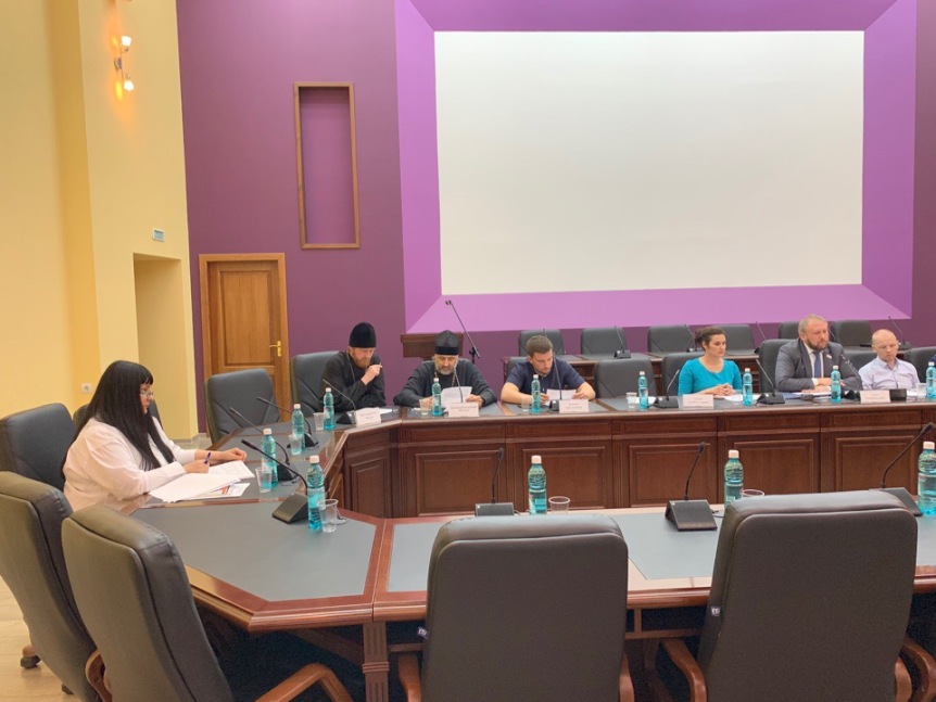 В Омске участники круглого стола попросят губернатора и ЗС принять закон, ограничивающий торговлю алкоголем на первых этажах домов В Омске участники круглого стола попросят губернатора и ЗС принять закон, ограничивающий торговлю алкоголем на первых этажах домов
