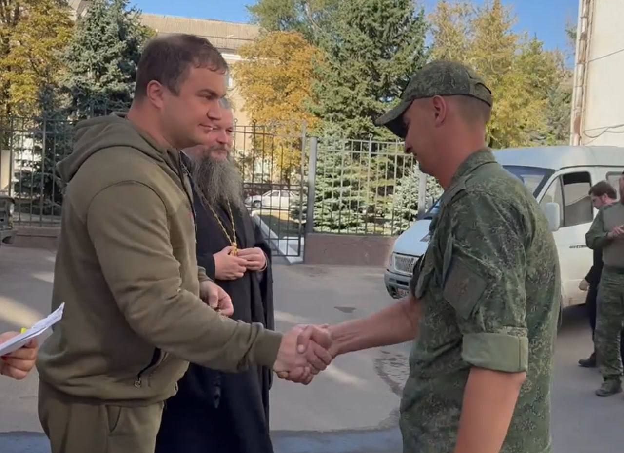Виталий Хоценко наградил бойцов СВО и передал им все необходимое от Омской области Виталий Хоценко наградил бойцов СВО и передал им все необходимое от Омской области