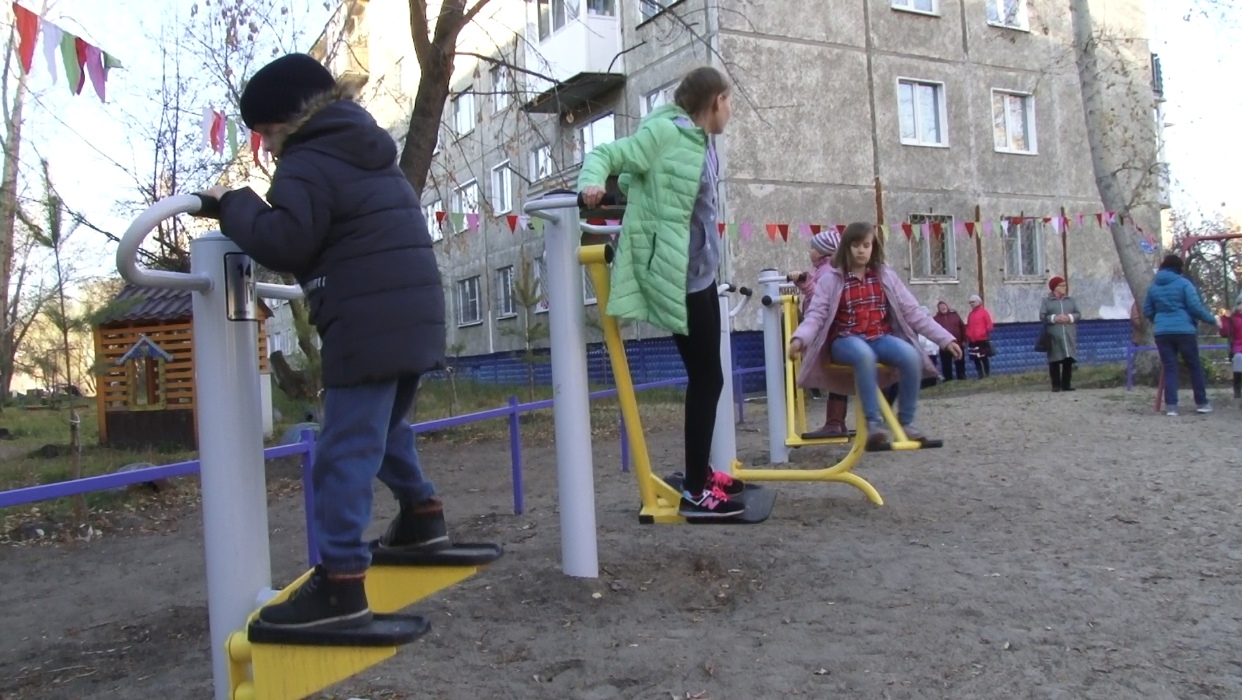 Омский депутат Сахань помог получить грант для детской площадки