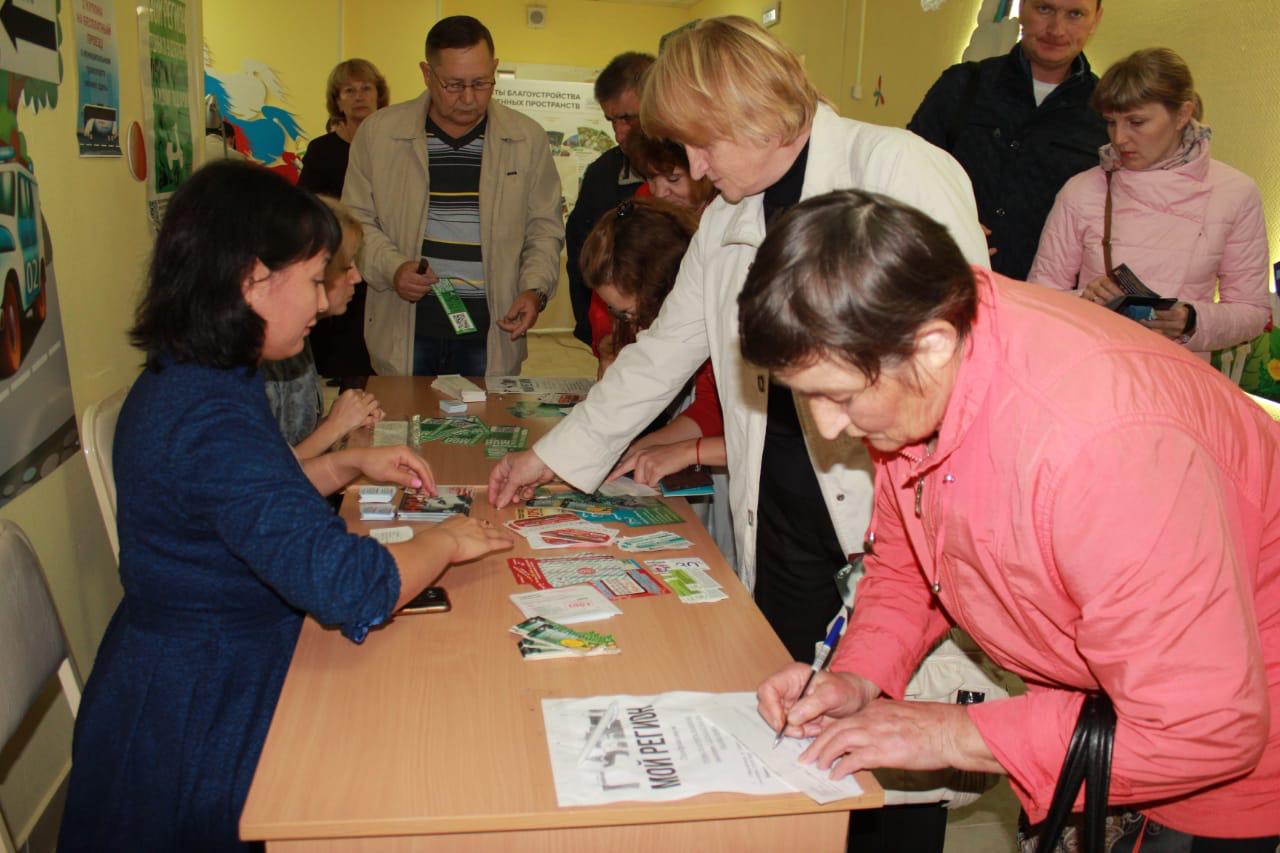 День выборов: танцы и песни, ремонт тротуаров и подарки