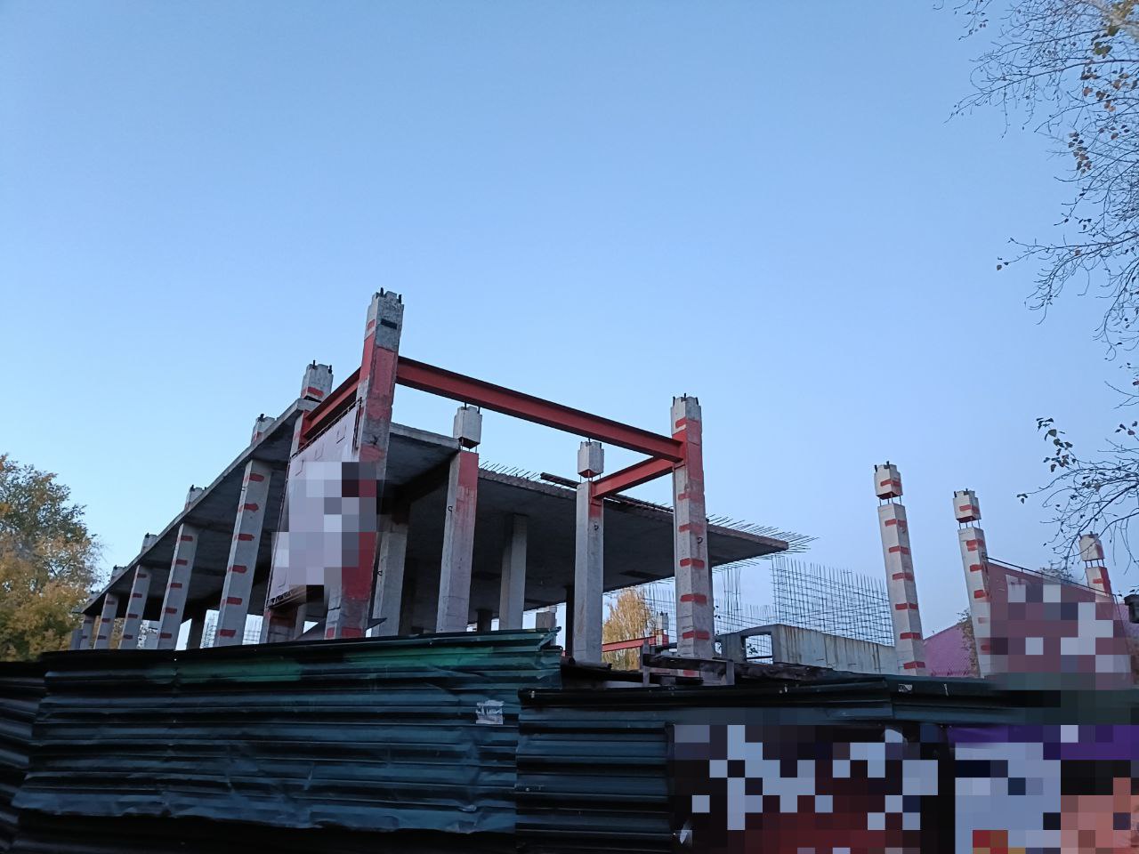 В городке Нефтяников Омска продают дисгармоничный долгострой В городке Нефтяников Омска продают дисгармоничный долгострой