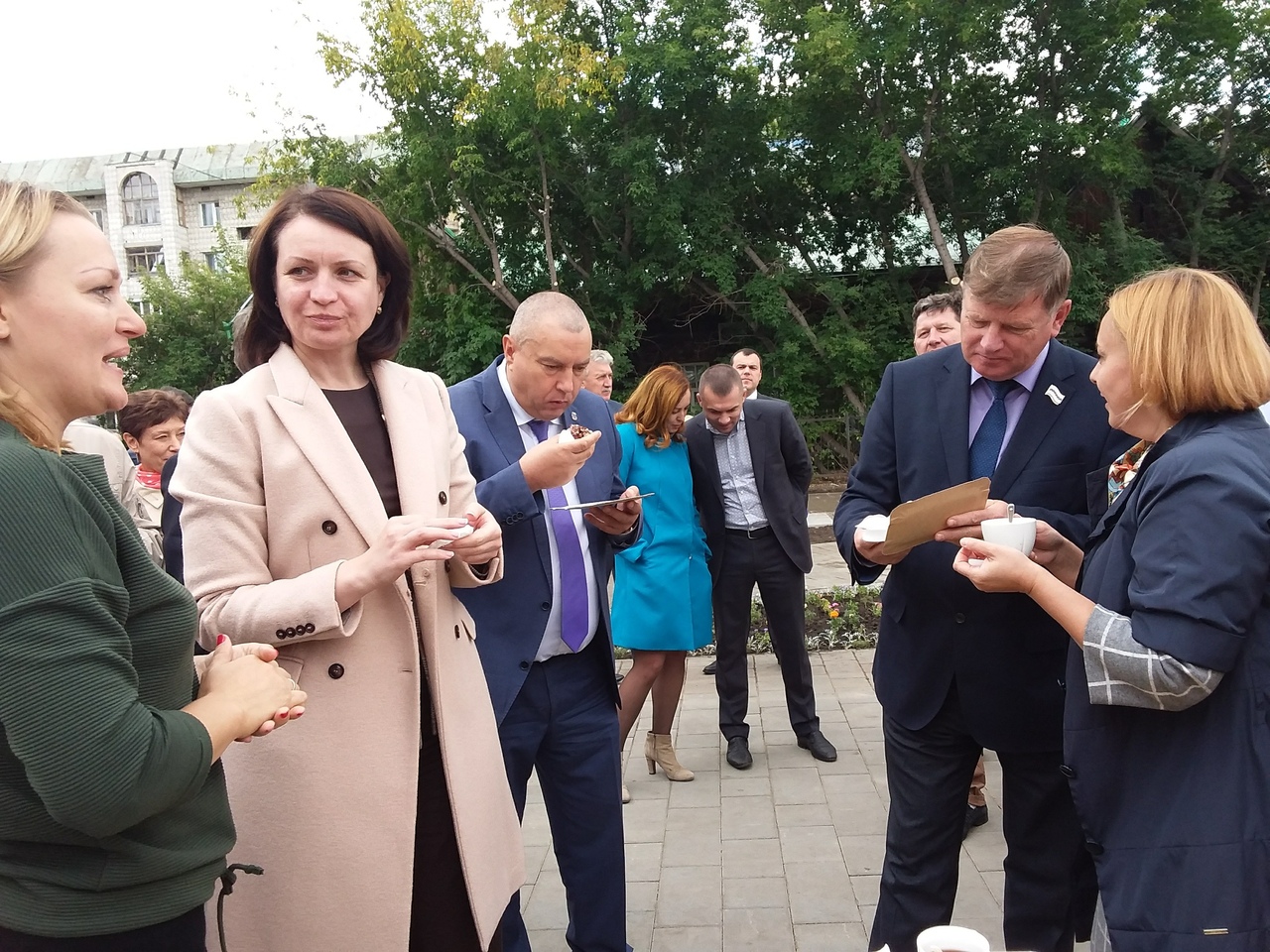 Омским депутатам устроили экскурсию по возрожденному бульвару Мартынова Омским депутатам устроили экскурсию по возрожденному бульвару Мартынова