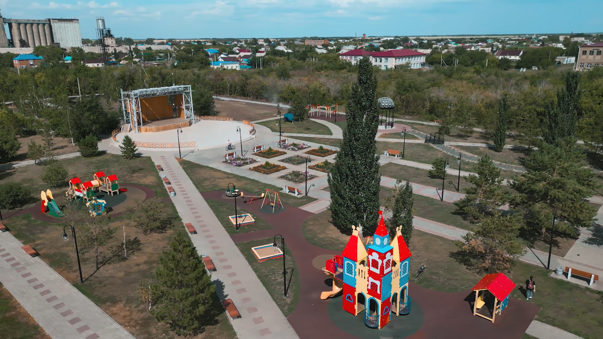 Центральный парк Русско-Полянского района. Меняемся вместе