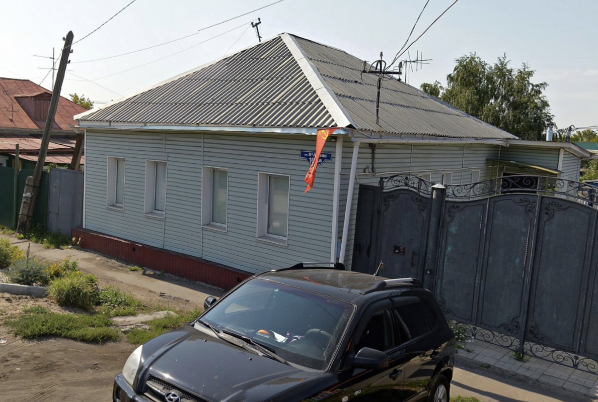 В Омске полыхает дом коммуниста В Омске полыхает дом коммуниста