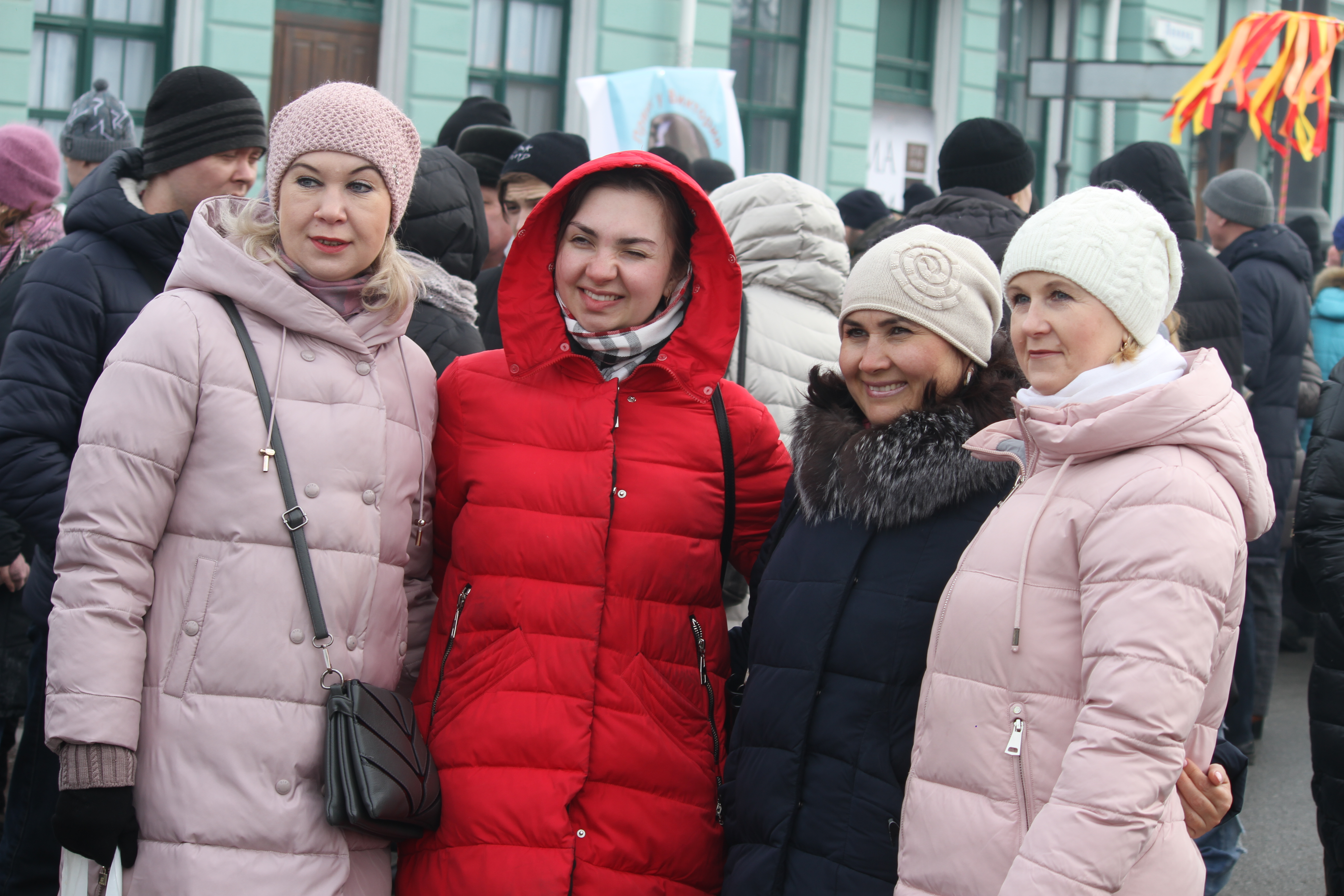 Омская Масленица встретила гостей на Любинском проспекте Омская Масленица встретила гостей на Любинском проспекте