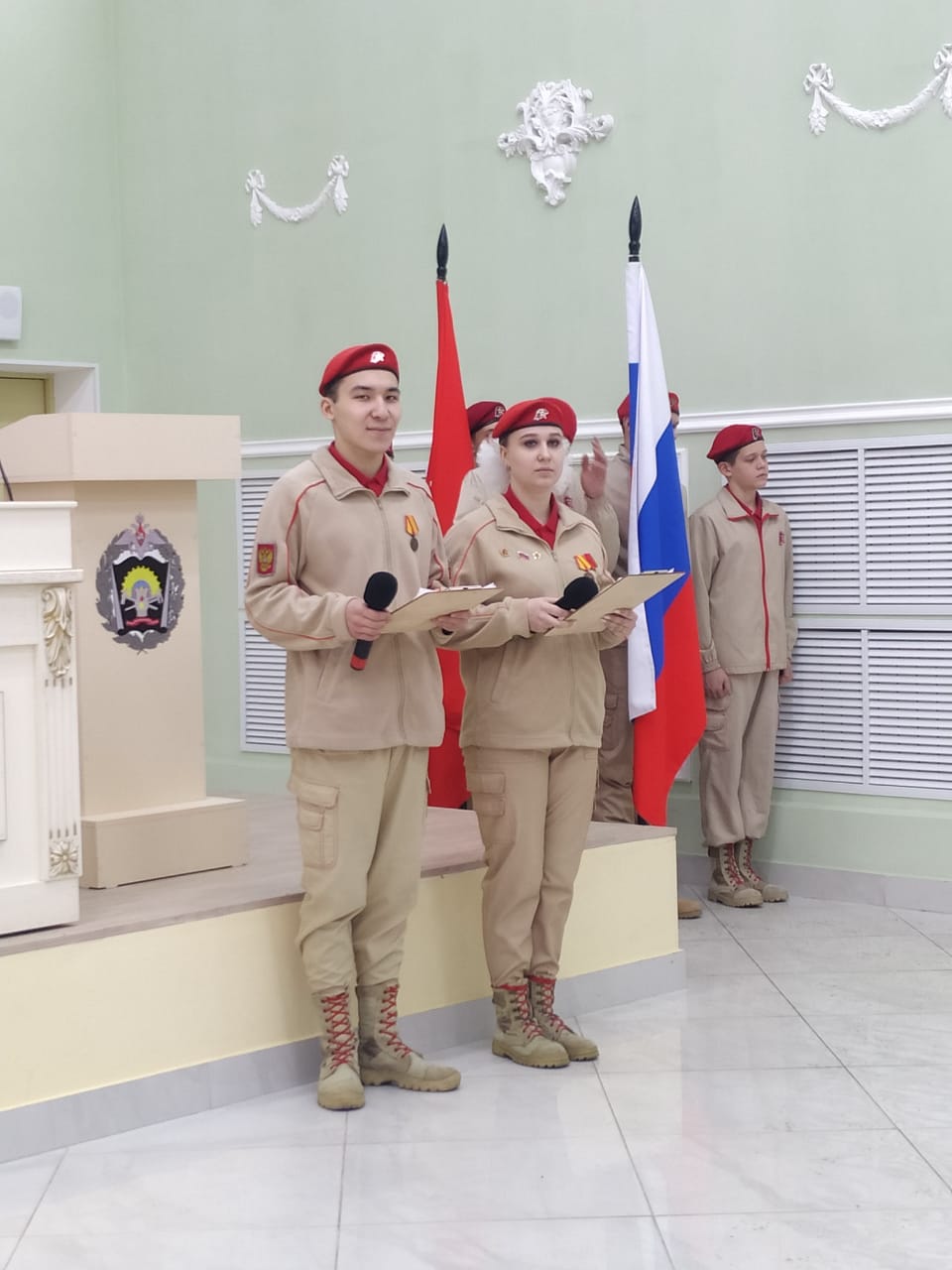Военнослужащие вручили омским школьникам медали