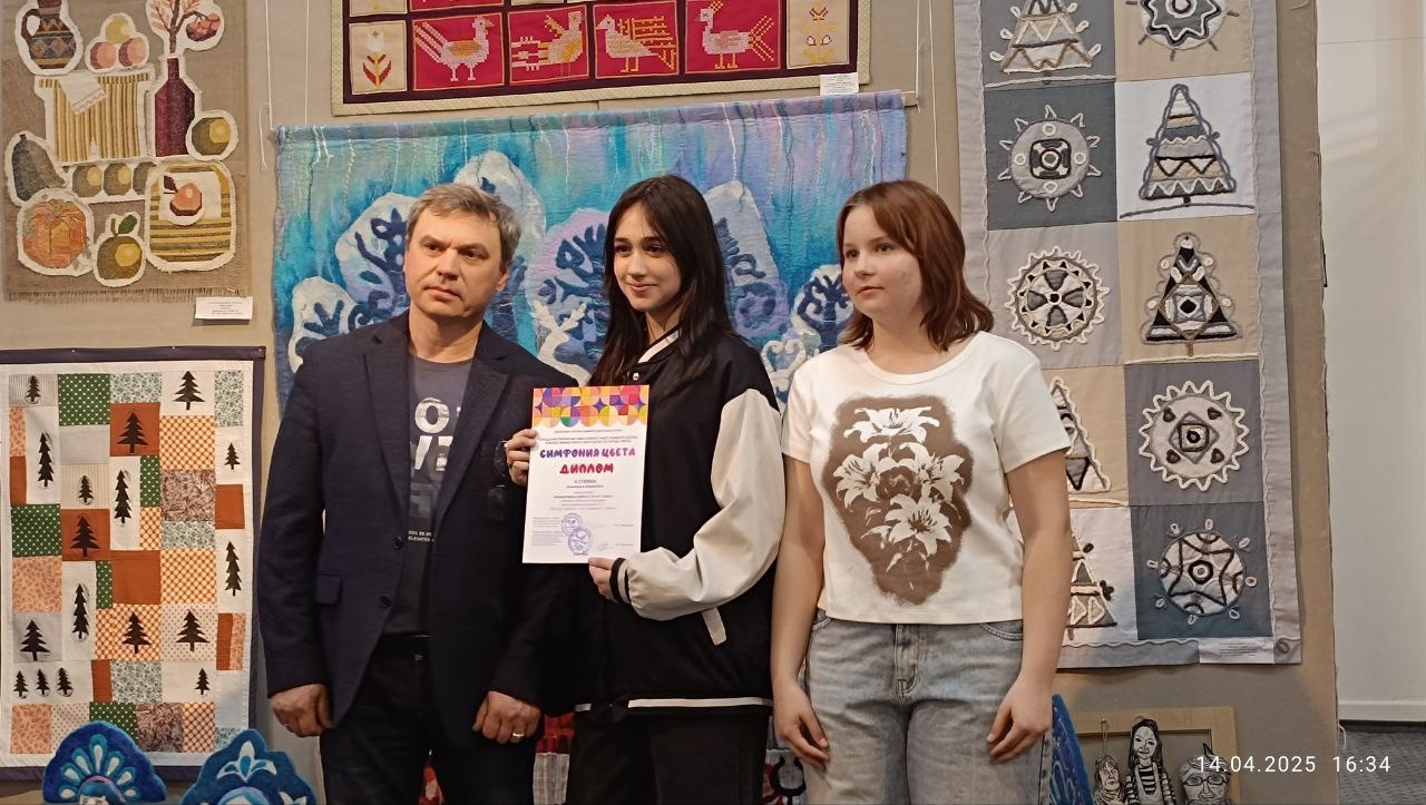Юные омичи показали «Симфонию цвета» Юные омичи показали «Симфонию цвета»