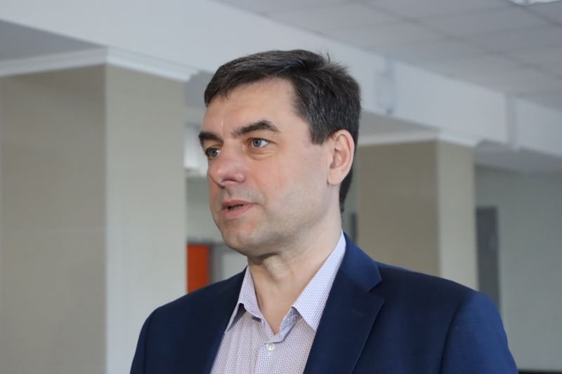 Лидер омских единороссов Вадим Бережной поприветствовал школьников из Донбасса Лидер омских единороссов Вадим Бережной поприветствовал школьников из Донбасса